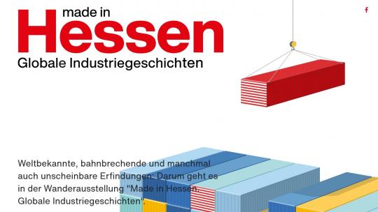 Bunte Container werden von einem Lastenkran angehoben. Darüber der Schriftzug "Made in Hessen: Globale Industriekultur" in Rot.